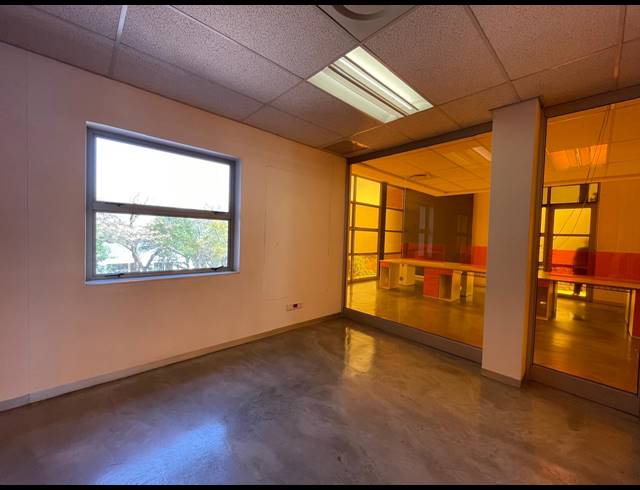 296M² OFFICE TO LET IN BRYANSTON